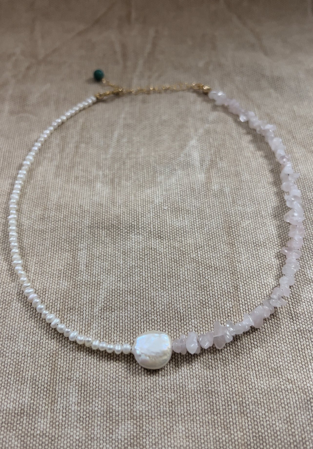 Rose hot sale quartz choker