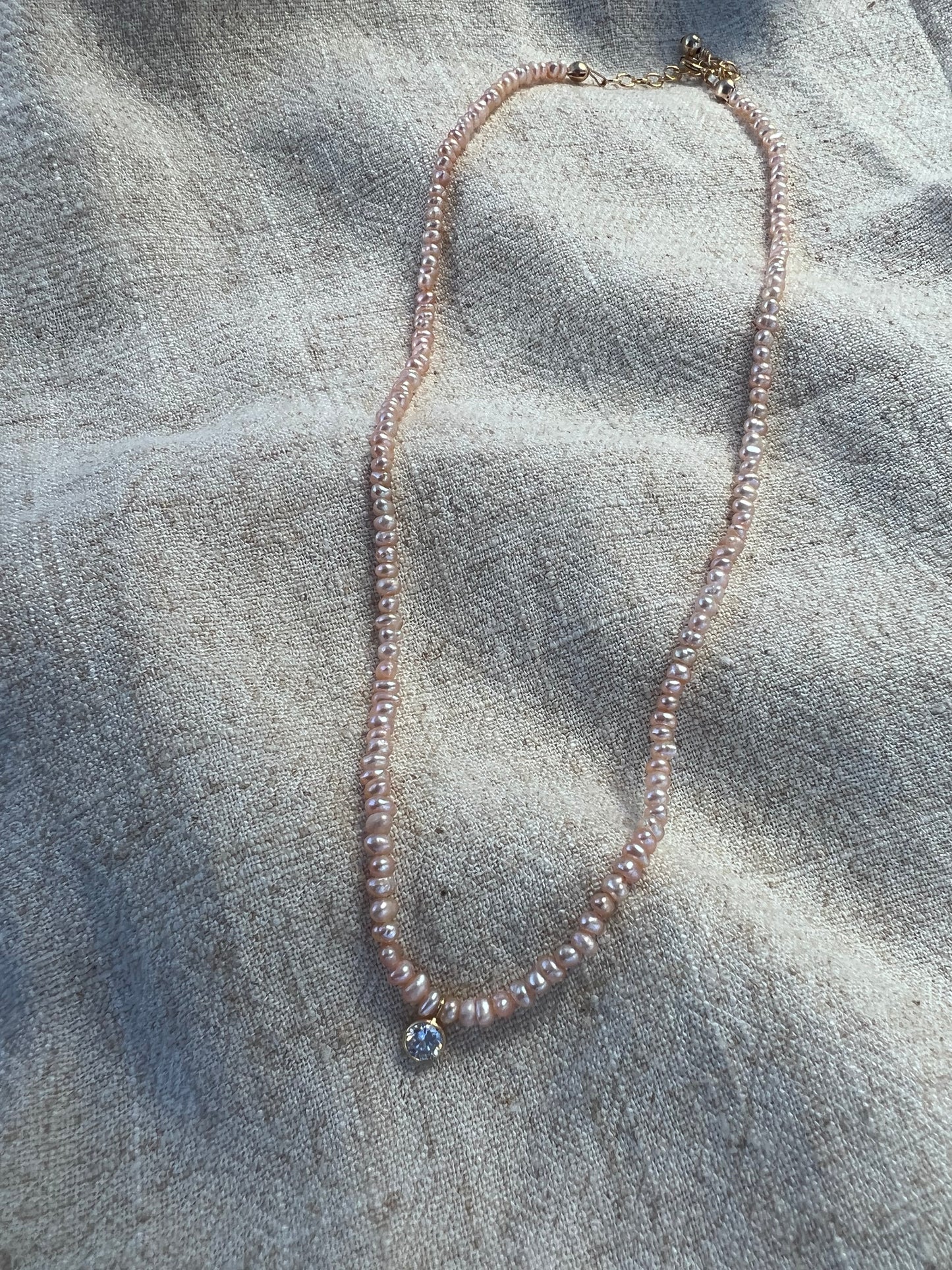 The Sienna Pearl Necklace - pink